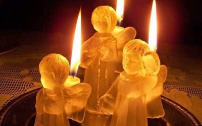 “เทียนเสียน้ำตาให้ความร้อน คนใจอ่อนเสียน้ำตาให้ความรัก”